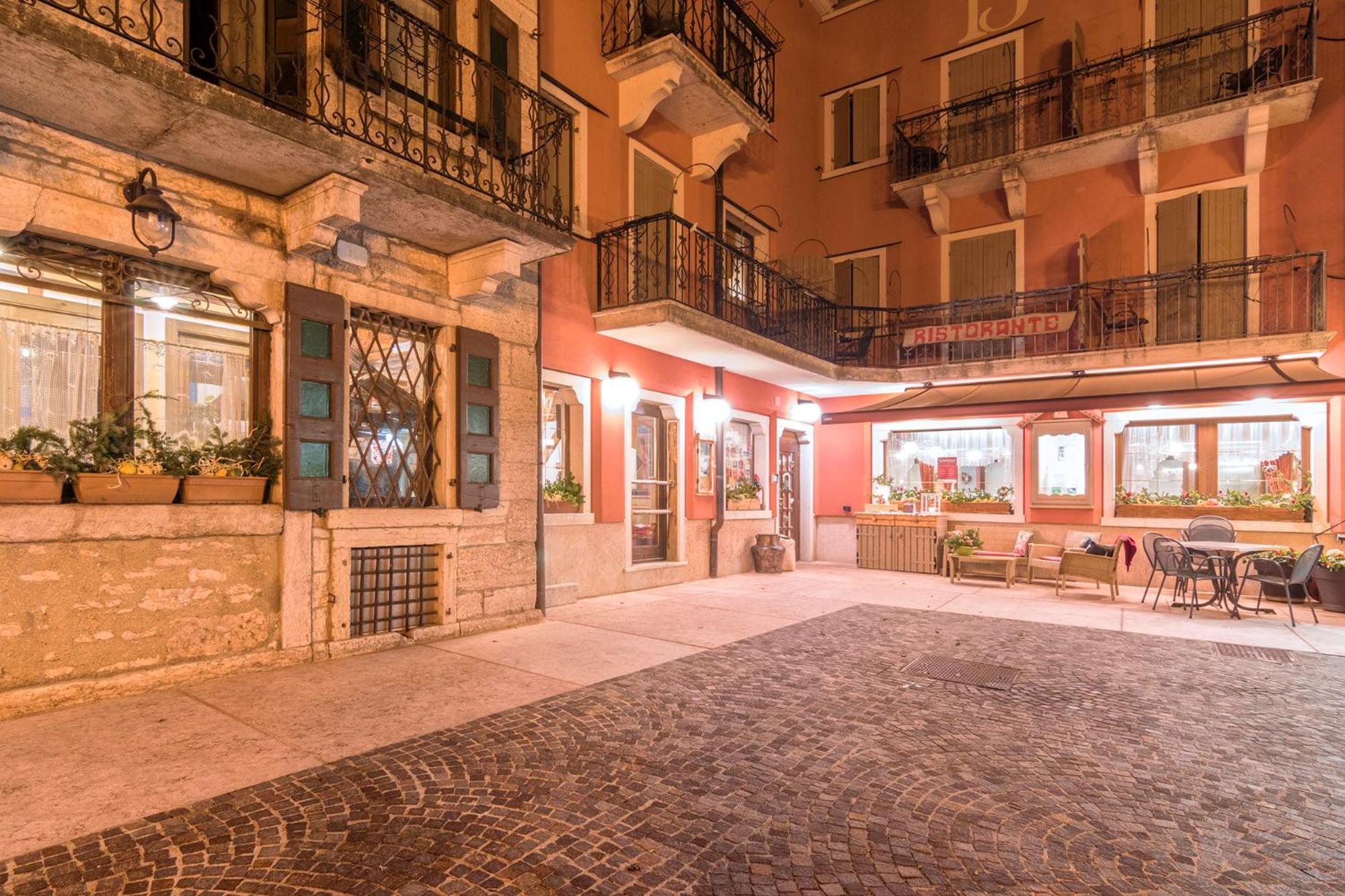 13 Comuni Ristorante E Albergo Velo Veronese Exterior photo